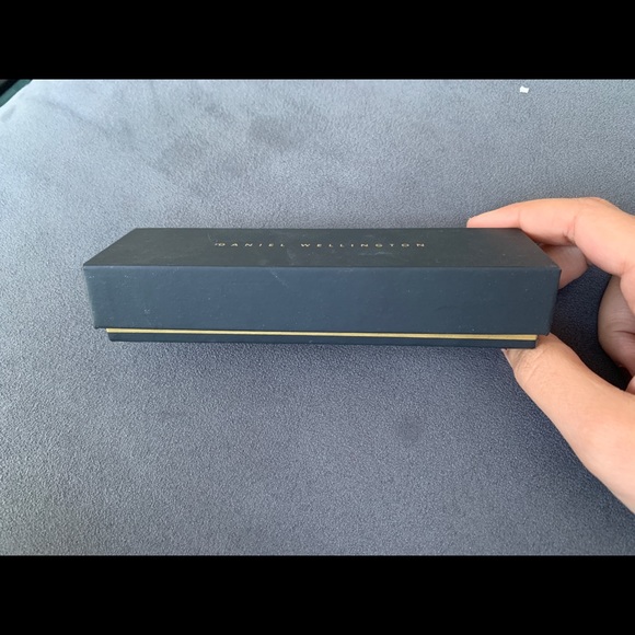 Daniel Wellington Petite Ashfield Watch - Picture 3 of 7